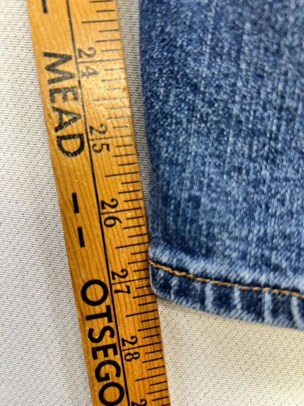Wrangler Men's Regular Fit Straight Leg Jeans Stretch Denim 44x29 Blue Mid Wash